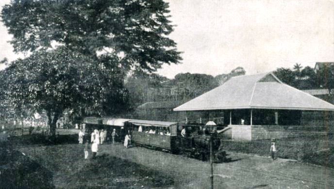 cotton-tree-railway-station-330-pm-bungalow-train-freetown-c267bf